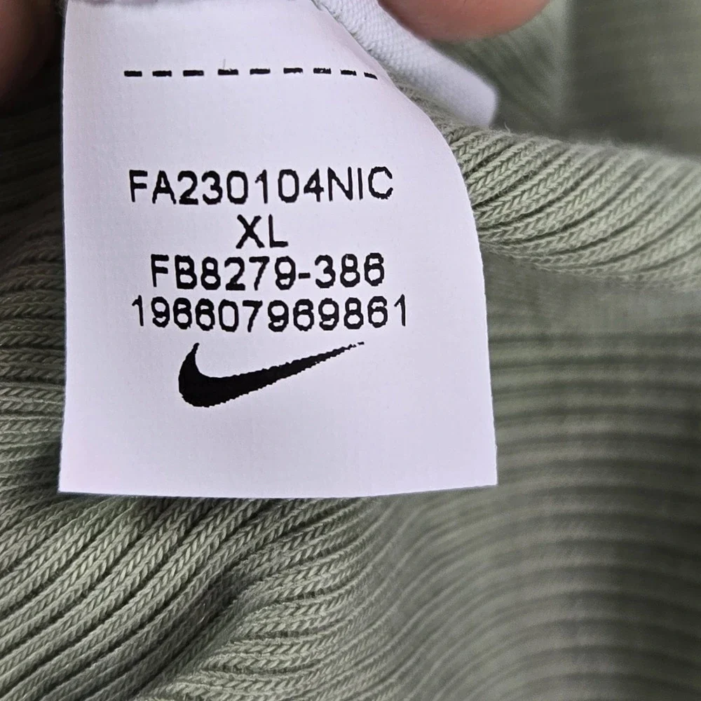 Nike Women Tank Top XL Green Activewear Logo Lifestyle Ribbed Crew Neck NWT‎
